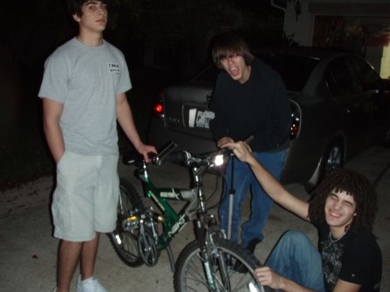 Huddeling around a bike
Jon, Nathan, and Jayce being hiesterical around my bike
