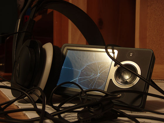 Low fidelity
A really good shot of my cracked Zune with some headphones
